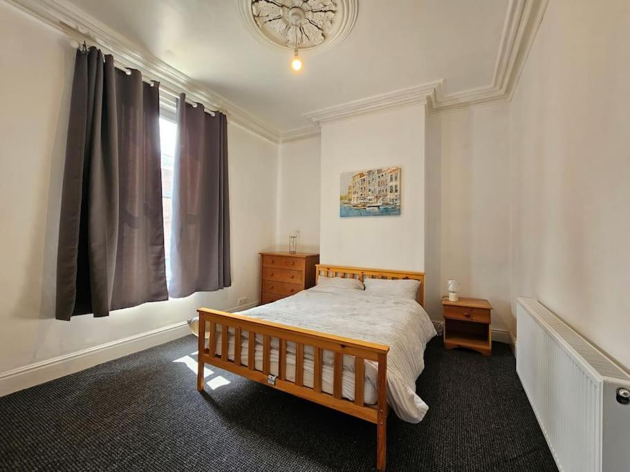 Convenient 3 Bed, Pr1 Near Uclan N Train Station Villa Престън Екстериор снимка